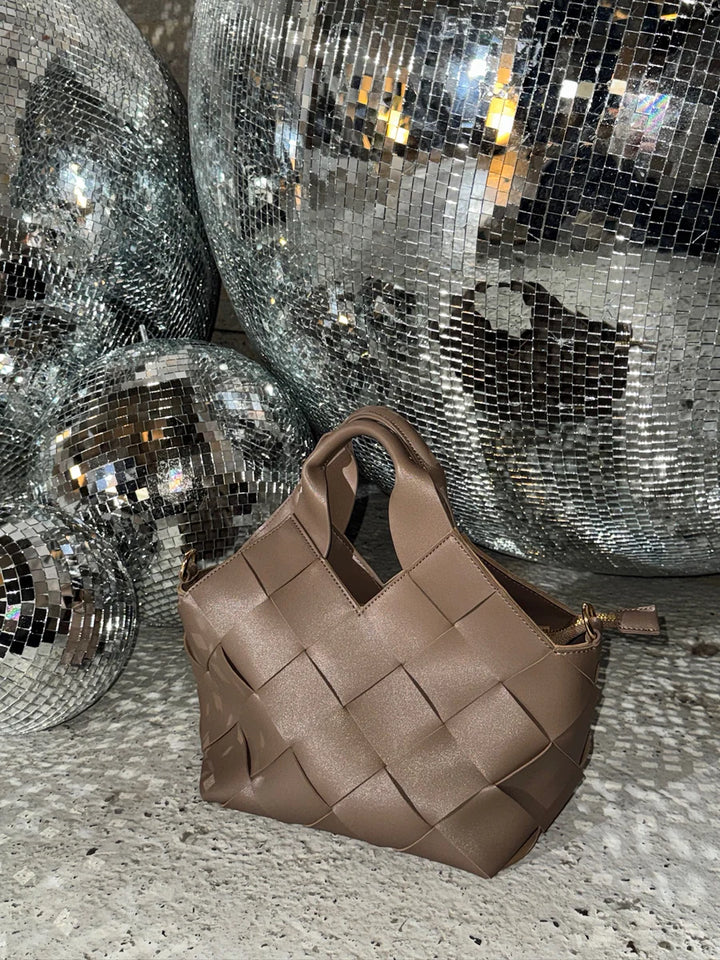 Marly Stilfuld Vævet Taske | Perfekt til Alle Sæsoner!