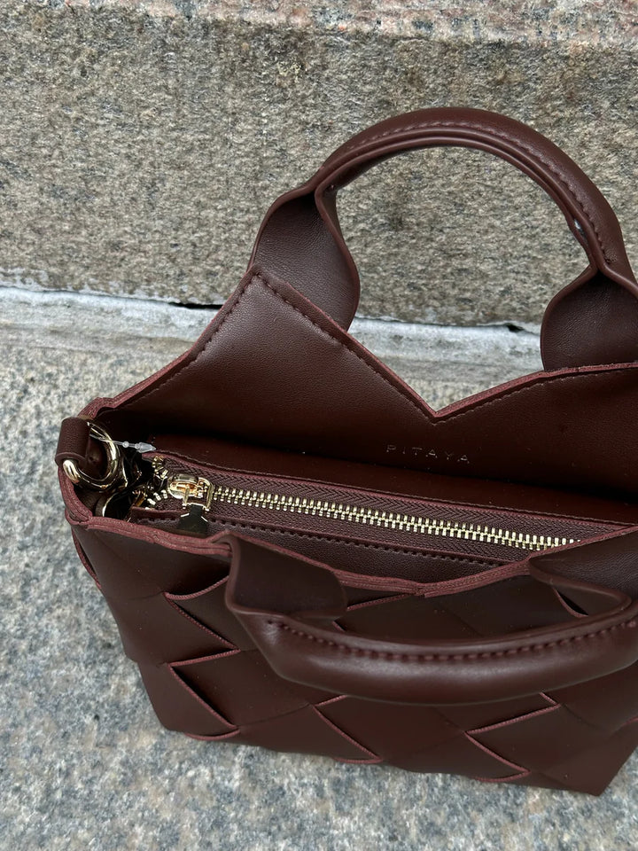 Marly Stilfuld Vævet Taske | Perfekt til Alle Sæsoner!