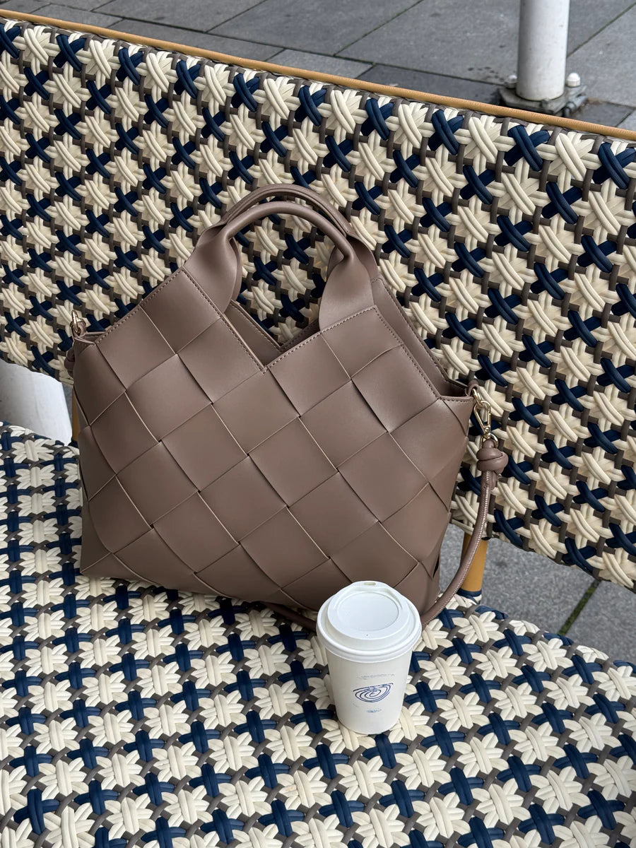 Marly Stilfuld Vævet Taske | Perfekt til Alle Sæsoner!