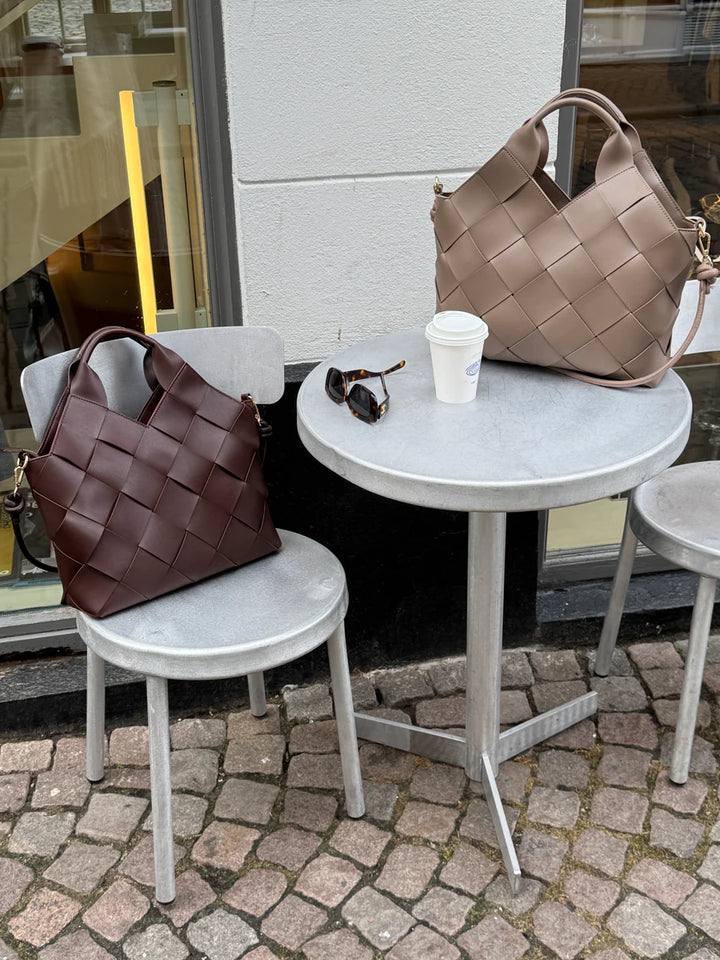 Marly Stilfuld Vævet Taske | Perfekt til Alle Sæsoner!