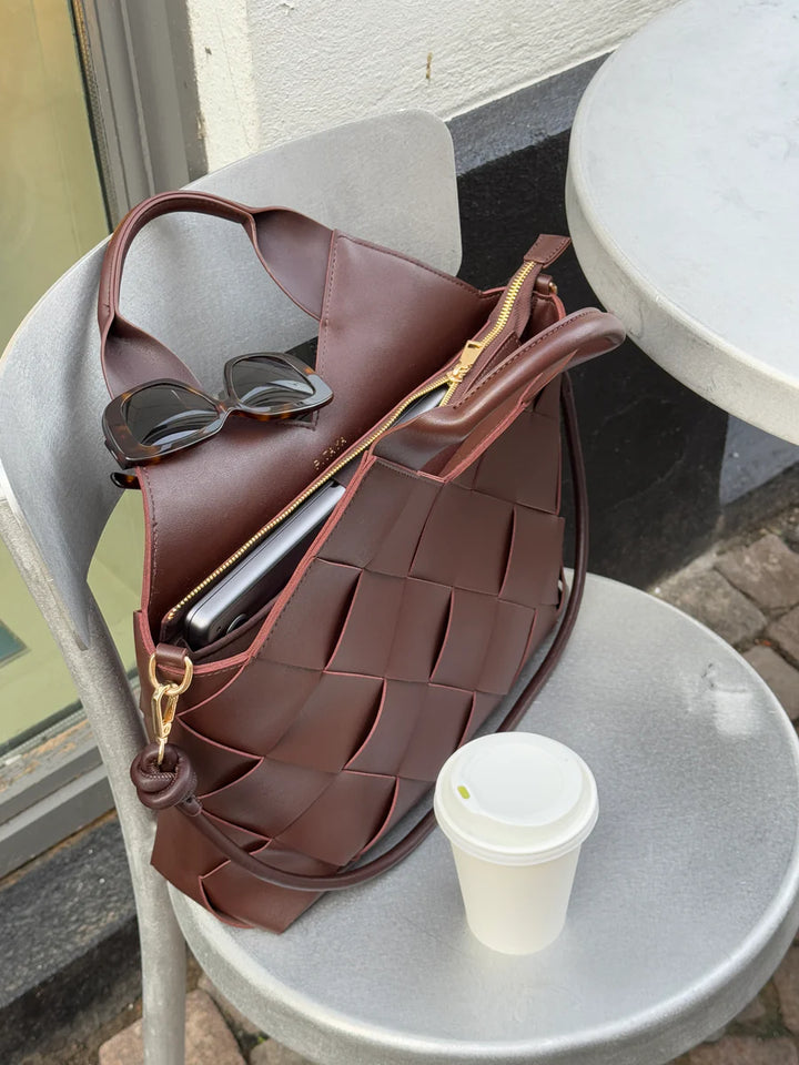 Marly Stilfuld Vævet Taske | Perfekt til Alle Sæsoner!